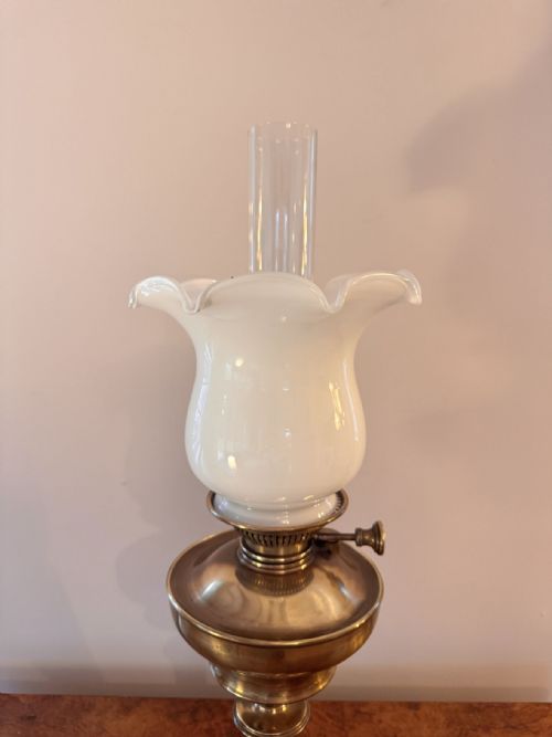 PRETTY ANTIQUE EDWARDIAN QUALITY OIL LAMP - ADDITIONAL PHOTO 1
