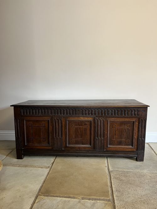 ANTIQUE 18TH CENTURY QUALITY OAK COFFER