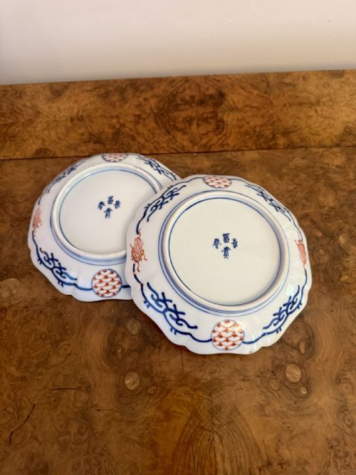 FINE QUALITY PAIR OF ANTIQUE JAPANESE IMARI PLATES - ADDITIONAL PHOTO 4