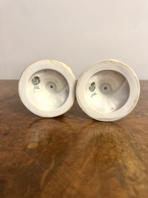 FINE QUALITY PAIR OF ANTIQUE ROYAL WORCESTER VASES - ADDITIONAL PHOTO 1