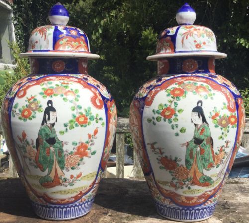 pair of japanese imari porcelain vases - CATEGORY: ANTIQUE VASES - DATED 1900