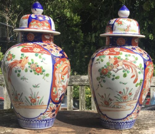 PAIR OF JAPANESE IMARI PORCELAIN VASES - ADDITIONAL PHOTO 1