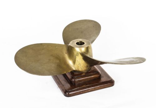 Antique Nautical Oak Mounted Brass Three Blade Propeller 1913 20th Century
