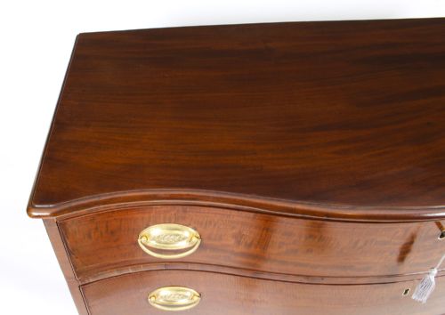 ANTIQUE GEORGE III SERPENTINE FLAME MAHOGANY CHEST DRAWERS 18TH CENTURY - ADDITIONAL PHOTO 4