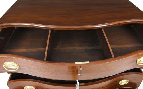 ANTIQUE GEORGE III SERPENTINE FLAME MAHOGANY CHEST DRAWERS 18TH CENTURY - ADDITIONAL PHOTO 10