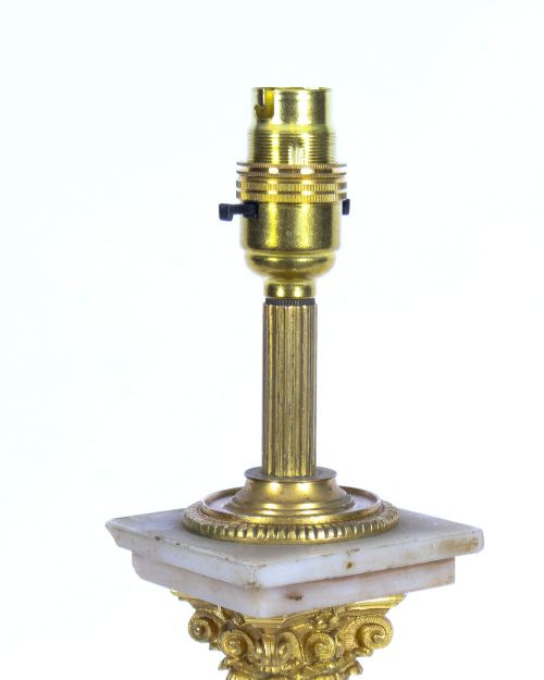 ANTIQUE VICTORIAN ORMOLU MOUNTED ONYX CORINTHIAN COLUMN TABLE LAMP 19TH C - ADDITIONAL PHOTO 2