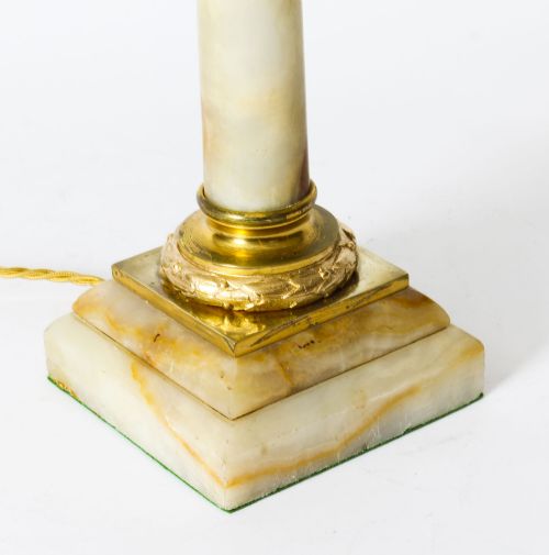 ANTIQUE VICTORIAN ORMOLU MOUNTED ONYX CORINTHIAN COLUMN TABLE LAMP 19TH C - ADDITIONAL PHOTO 6