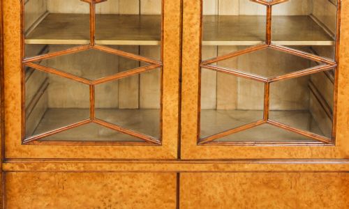 ANTIQUE FRENCH CHARLES X BURR MAPLE AND ORMOLU BOOKCASE CIRCA 1820 19TH C - ADDITIONAL PHOTO 5