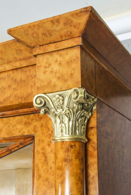 ANTIQUE FRENCH CHARLES X BURR MAPLE AND ORMOLU BOOKCASE CIRCA 1820 19TH C - ADDITIONAL PHOTO 7