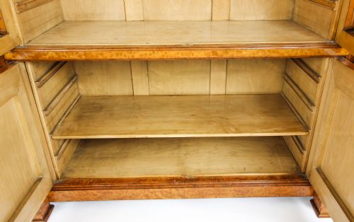 ANTIQUE FRENCH CHARLES X BURR MAPLE AND ORMOLU BOOKCASE CIRCA 1820 19TH C - ADDITIONAL PHOTO 11