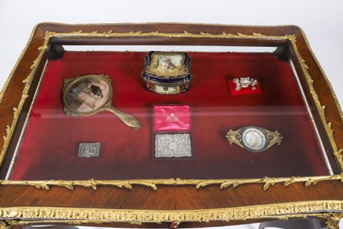 ANTIQUE FRENCH ORMOLU MOUNTED BIJOUTERIE DISPLAY TABLE 19TH CENTURY - ADDITIONAL PHOTO 5