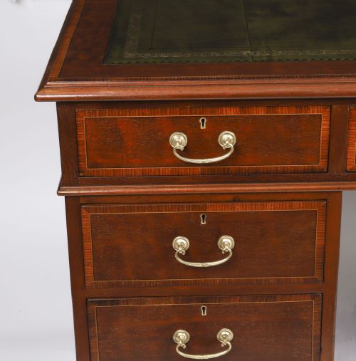 ANTIQUE VICTORIAN CROSSBANDED INLAID FLAME MAHOGANY PEDESTAL DESK 19TH C - ADDITIONAL PHOTO 2