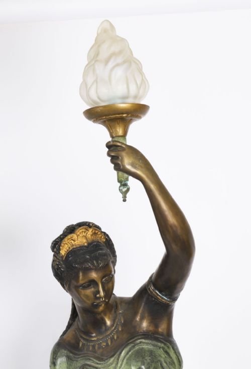 ANTIQUE PAIR LARGE 7FT BRONZE LIBERTAS FIGURAL TORCHERES LAMPS F DE LUCA C1910 - ADDITIONAL PHOTO 4