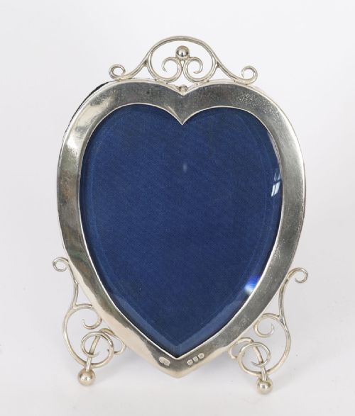 ANTIQUE STERLING SILVER HEART PHOTO FRAME BY SYNER BEDDOES 1898 19X15 CM - ADDITIONAL PHOTO 1