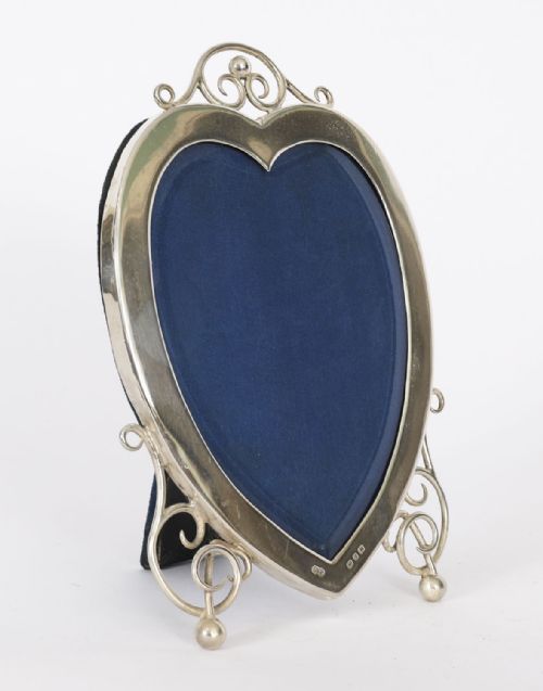 ANTIQUE STERLING SILVER HEART PHOTO FRAME BY SYNER BEDDOES 1898 19X15 CM - ADDITIONAL PHOTO 2