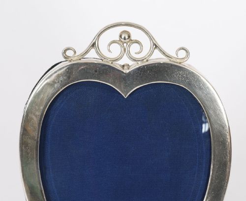 ANTIQUE STERLING SILVER HEART PHOTO FRAME BY SYNER BEDDOES 1898 19X15 CM - ADDITIONAL PHOTO 3