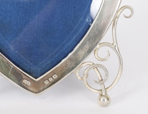 ANTIQUE STERLING SILVER HEART PHOTO FRAME BY SYNER BEDDOES 1898 19X15 CM - ADDITIONAL PHOTO 8