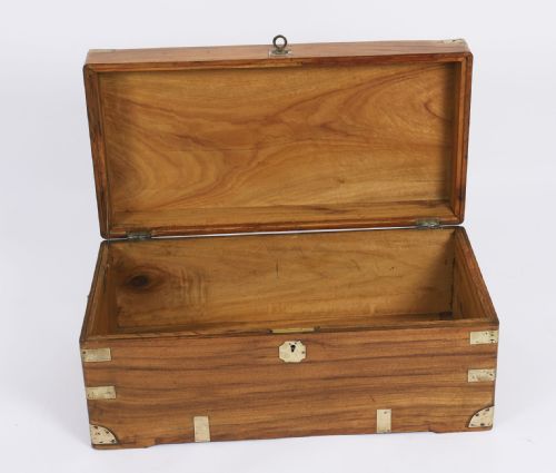 ANTIQUE PETIT MILITARY CAMPAIGN CAMPHORWOOD TRUNK COFFER EARLY19TH C - ADDITIONAL PHOTO 12