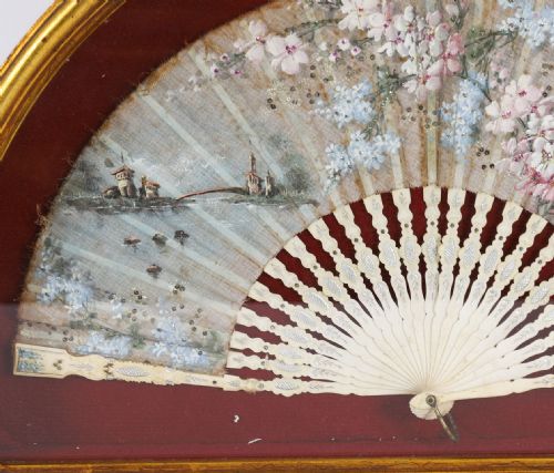 ANTIQUE FRENCH FRAMED HANDPAINTED SILK FAN GILDED BOX FRAME LATE 18TH CENTURY - ADDITIONAL PHOTO 2