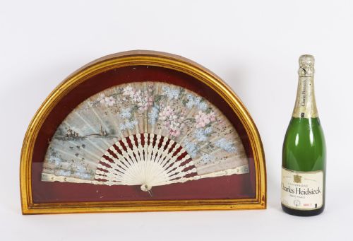ANTIQUE FRENCH FRAMED HANDPAINTED SILK FAN GILDED BOX FRAME LATE 18TH CENTURY - ADDITIONAL PHOTO 8