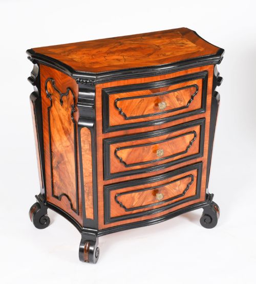 ANTIQUE PAIR ITALIAN BURR WALNUT SERPENTINE BEDSIDE CHESTS 18TH C - ADDITIONAL PHOTO 10