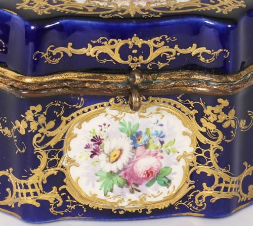 ANTIQUE FRENCH COBALT BLUE SEVRES PORCELAIN JEWELLERY CASKET 19TH C - ADDITIONAL PHOTO 4
