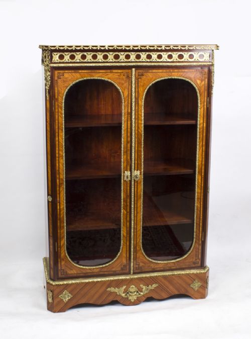 ANTIQUE VICTORIAN BURR WALNUT ORMOLU MOUNTED DISPLAY CABINET 19TH CENTURY - ADDITIONAL PHOTO 3