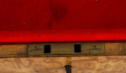 ANTIQUE LARGE VICTORIAN BURR MAPLE WOOD AND BURR WALNUT CASKET 19TH C - ADDITIONAL PHOTO 7