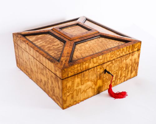 ANTIQUE LARGE VICTORIAN BURR MAPLE WOOD AND BURR WALNUT CASKET 19TH C - ADDITIONAL PHOTO 9
