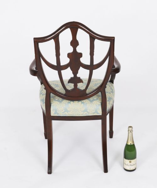 ANTIQUE SET OF SIXTEEN FEDERAL REVIVAL SHIELD BACK DINING CHAIRS 20TH C - ADDITIONAL PHOTO 4