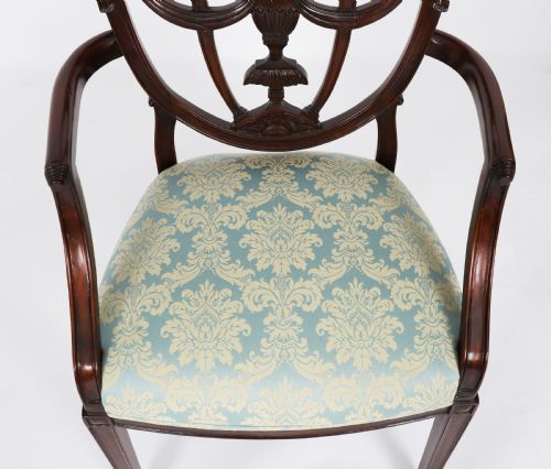 ANTIQUE SET OF SIXTEEN FEDERAL REVIVAL SHIELD BACK DINING CHAIRS 20TH C - ADDITIONAL PHOTO 5