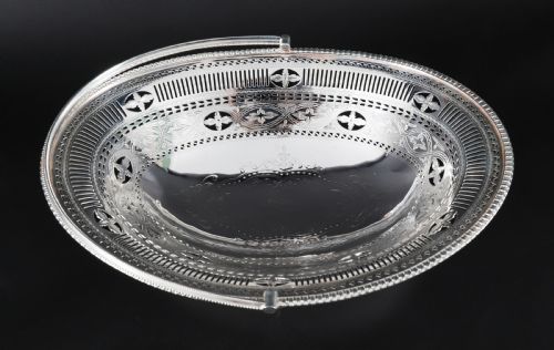 ANTIQUE VICTORIAN SILVER PLATED NEO CLASSICAL FRUIT BASKET C1860 - ADDITIONAL PHOTO 3