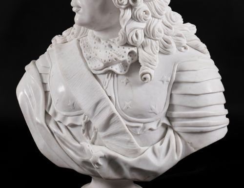 VINTAGE ITALIAN MARBLE BUST OF A NOBLEMAN IN ARMOUR 20TH CENTURY - ADDITIONAL PHOTO 8
