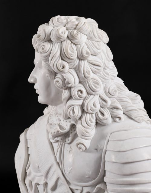VINTAGE ITALIAN MARBLE BUST OF A NOBLEMAN IN ARMOUR 20TH CENTURY - ADDITIONAL PHOTO 11