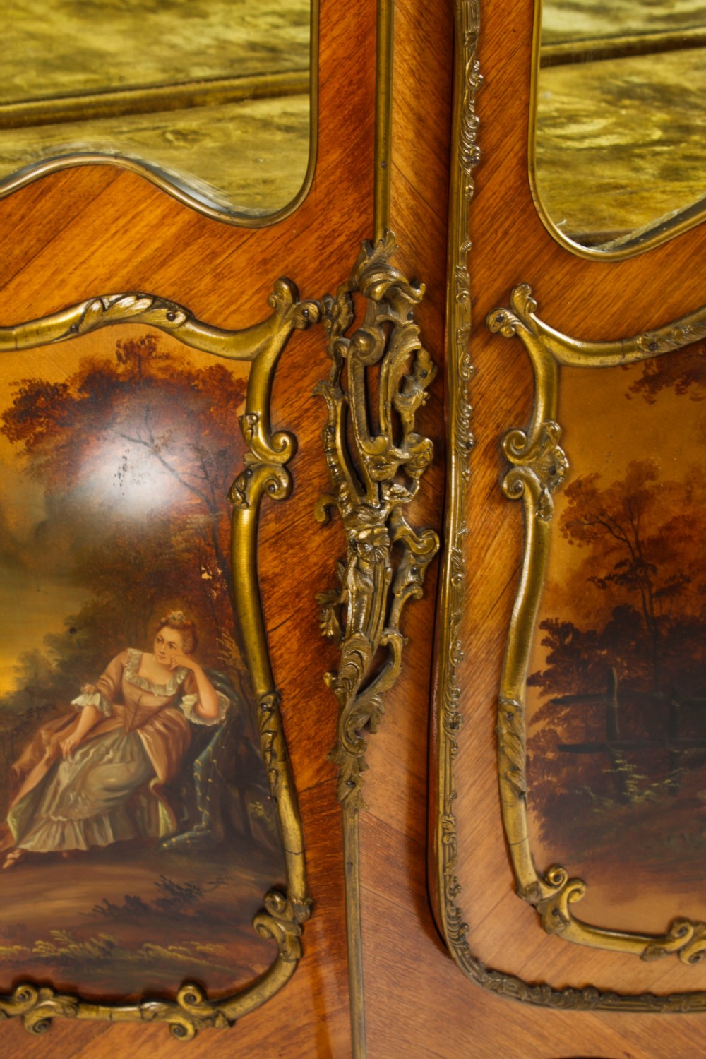 A nineteenth-century French Louis XV style bombee vitrine cabinet featuring curved glass panels, hand-painted Vernis Martin lower sections, and ornate gilt bronze mounts. View XIV