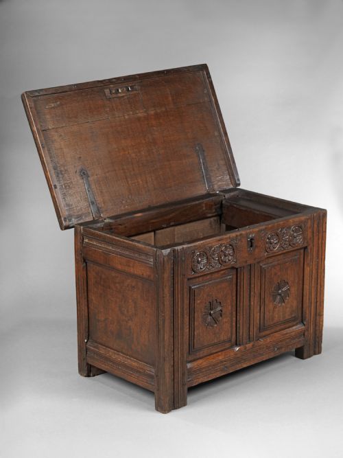 SMALL CHARLES II CARVED OAK COFFER - ADDITIONAL PHOTO 2