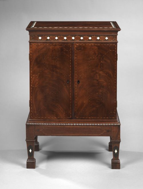 CHIPPENDALE PERIOD MAHOGANY COLLECTOR'S CABINET - ADDITIONAL PHOTO 6