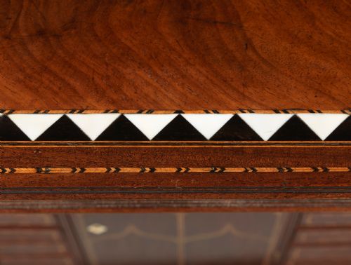 CHIPPENDALE PERIOD MAHOGANY COLLECTOR'S CABINET - ADDITIONAL PHOTO 11