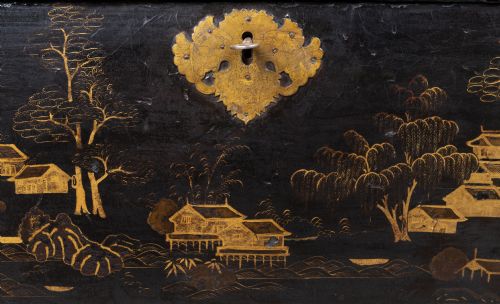 AN EIGHTEENTH CENTURY CHINESE EXPORT LACQUER COFFER - ADDITIONAL PHOTO 1