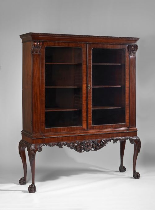 GEORGE II CARVED MAHOGANY DISPLAY CABINET IN THE MANNER OF WILLIAM KENT - ADDITIONAL PHOTO 1