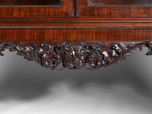 GEORGE II CARVED MAHOGANY DISPLAY CABINET IN THE MANNER OF WILLIAM KENT - ADDITIONAL PHOTO 3
