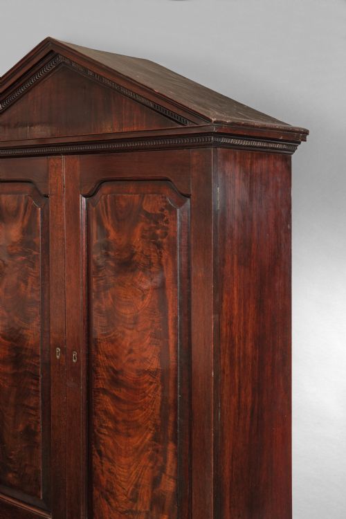 GEORGIAN MAHOGANY TWO DOOR CABINET - ADDITIONAL PHOTO 1