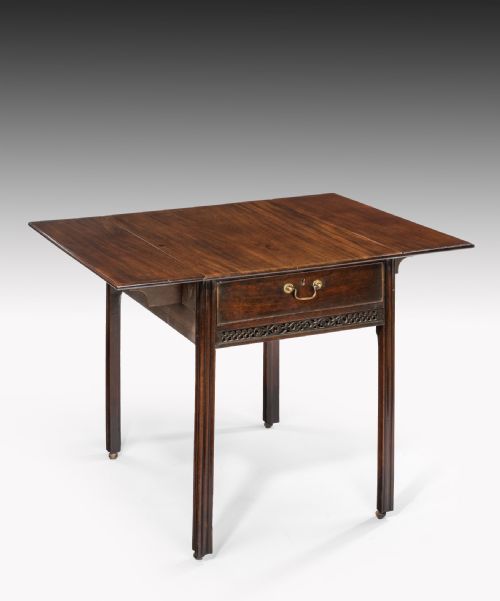 GEORGIAN MAHOGANY PEMBROKE TABLE