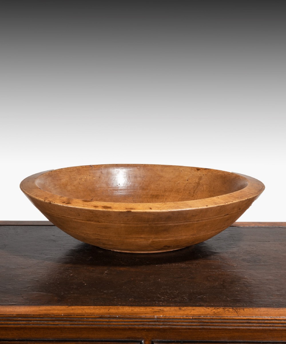 Nineteenth Century sycamore treen turned bowl