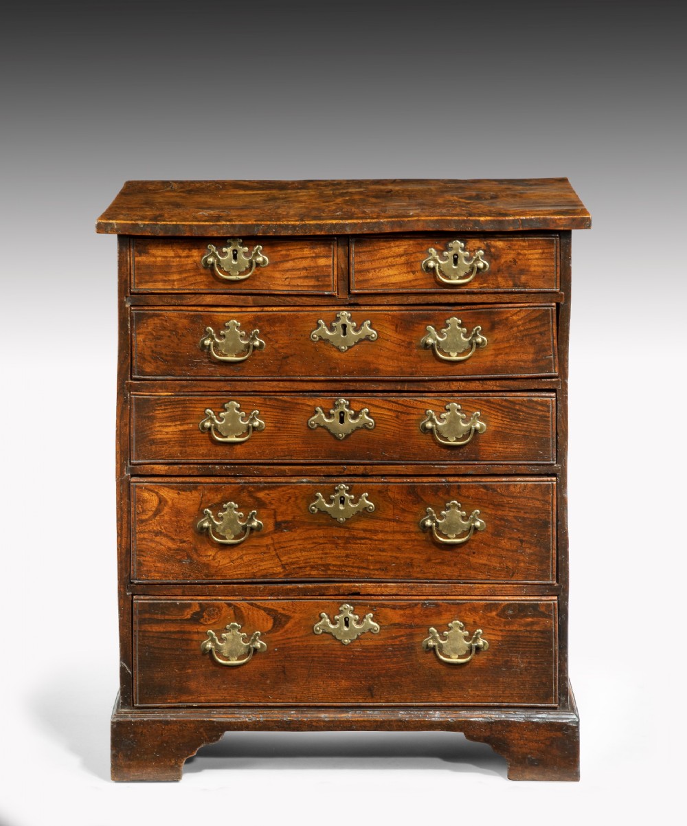 Small Georgian elm chest of drawers
