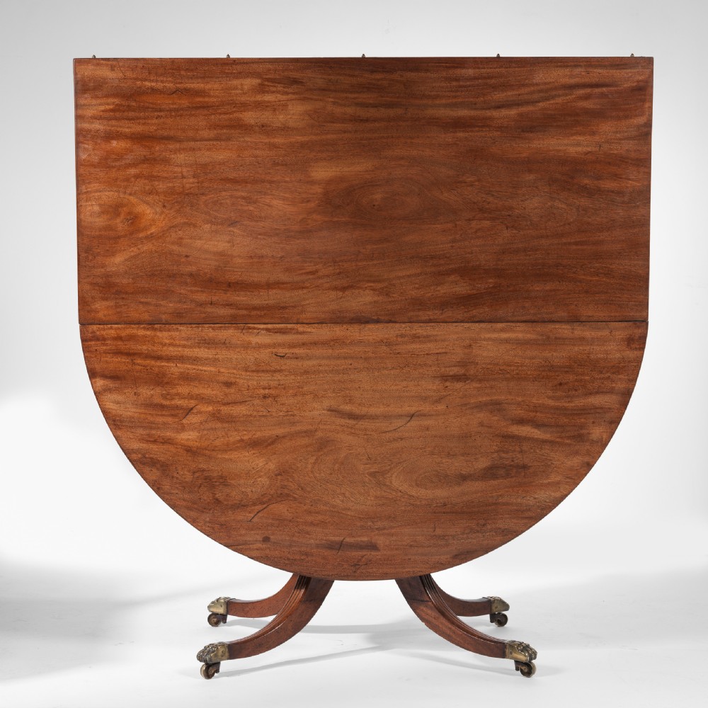 Large Georgian three pillar mahogany dining table View IV