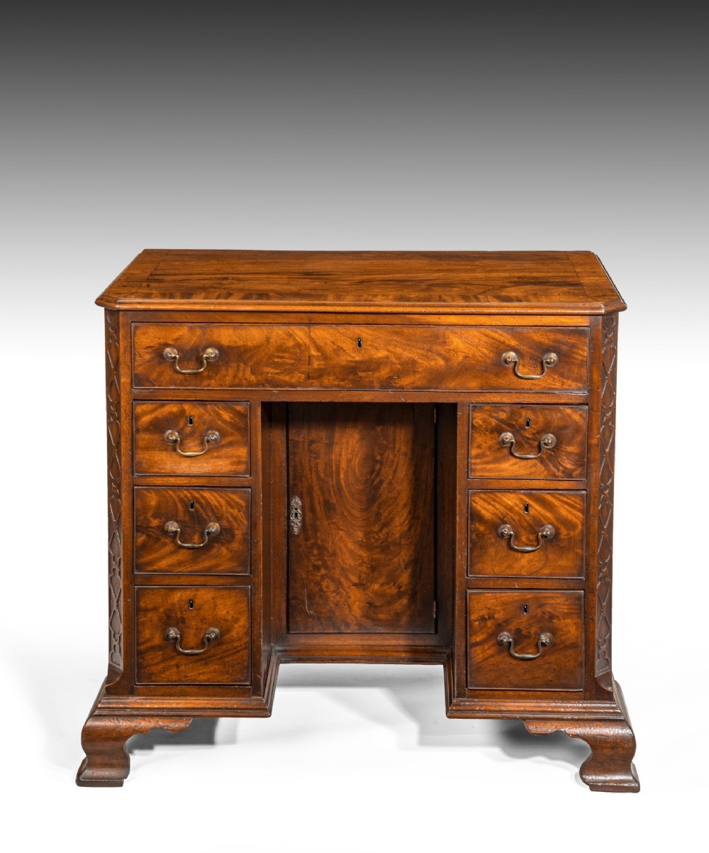Georgian Chippendale mahogany kneehole desk