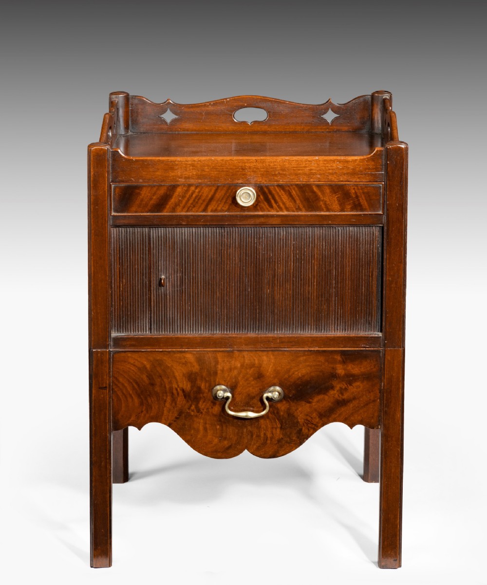 Georgian mahogany tray top commode