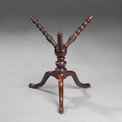 A GEORGIAN MAHOGANY CAT OR PLATE STAND