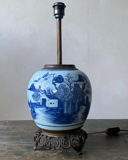 19THC CHINESE BLUE AND WHITE JAR LAMP - ADDITIONAL PHOTO 1